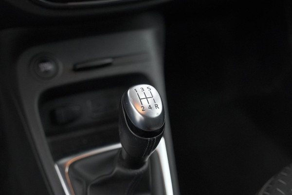 Renault Captur TCe 90 Intens | Trekhaak | Navigatie | Parkeersensoren | Climate Control