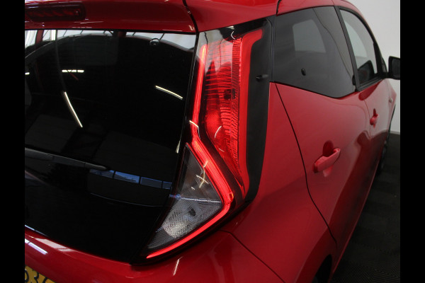 Toyota Aygo 1.0 VVT-i x-clusiv Cabrio Top AIRCO | CAMERA | CARPLAY | LED | DAB | LMV15 | STB | ELRM/SP