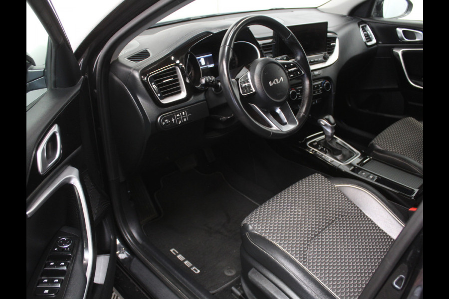 Kia Ceed 1.5 T-GDi MHEV DynamicPlusLine CAMERA | CARPLAY | LMV16 | AUTOMAAT | AFNBTRHAAK | LED | DAB | ADAPCRUISE | CLIMATE | NAVI | STOE