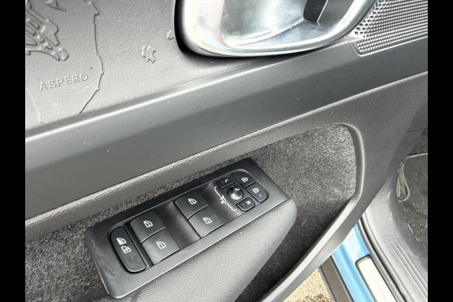 Volvo EC40 Recharge Core 70 kWh SOH 95% | STOEL & STUUR VERWARMING | ACHTERUITRIJCAMERA | 12 MND BOVAG GARANTIE| PANO| VOLVO DEALER ONDERHOUDEN|