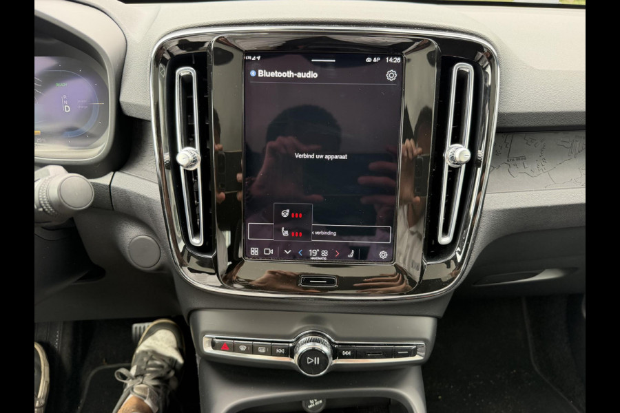 Volvo EC40 Recharge Core 70 kWh SOH 95% | STOEL & STUUR VERWARMING | ACHTERUITRIJCAMERA | 12 MND BOVAG GARANTIE| PANO| VOLVO DEALER ONDERHOUDEN|