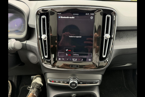 Volvo EC40 Recharge Core 70 kWh SOH 95% | STOEL & STUUR VERWARMING | ACHTERUITRIJCAMERA | 12 MND BOVAG GARANTIE| PANO| VOLVO DEALER ONDERHOUDEN|