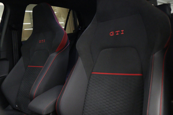 Volkswagen Golf 2.0 TSI GTI 45 JAHRE CLUBSPORT AKRA/PANO/ACC/CAM/CARPLAY/IQ-LIGHT/VOLL