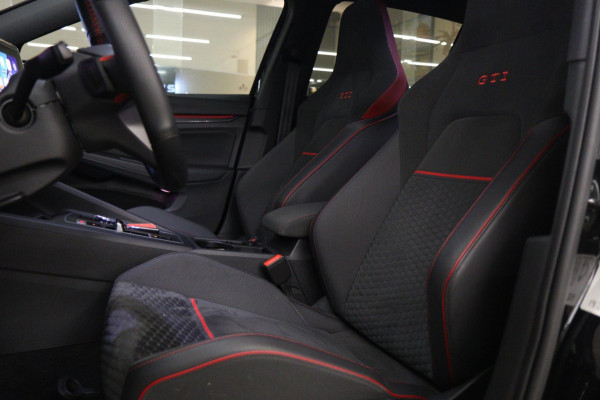 Volkswagen Golf 2.0 TSI GTI 45 JAHRE CLUBSPORT AKRA/PANO/ACC/CAM/CARPLAY/IQ-LIGHT/VOLL