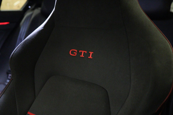Volkswagen Golf 2.0 TSI GTI 45 JAHRE CLUBSPORT AKRA/PANO/ACC/CAM/CARPLAY/IQ-LIGHT/VOLL