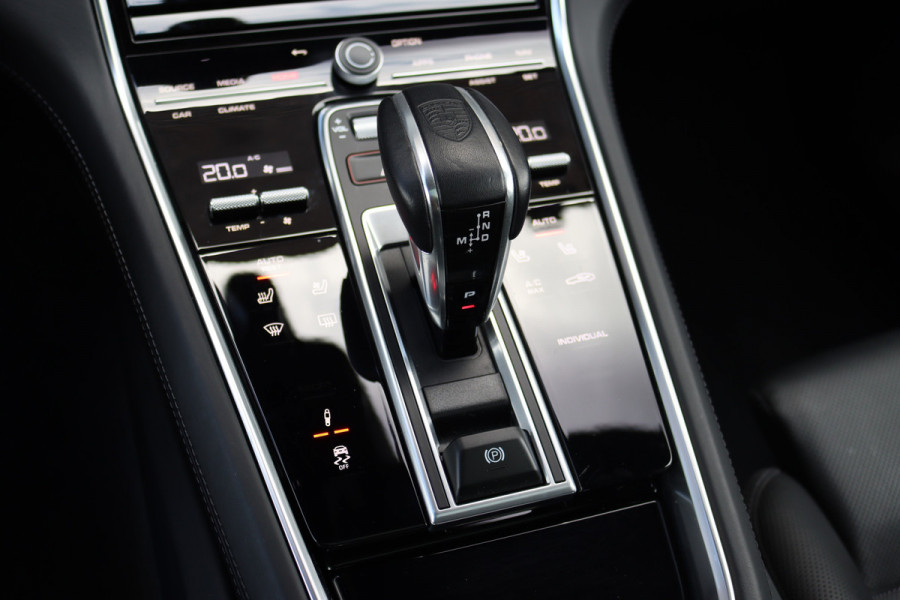 Porsche Panamera Sport Turismo 4.0 Turbo S E-Hybrid | 700pk | Luchtvering | Achterasbesturing | Burmester | Massage | HUD | Stoelventilatie | Panoramadak | Verwarmd Stuurwiel | ACC | Exclusive Design |