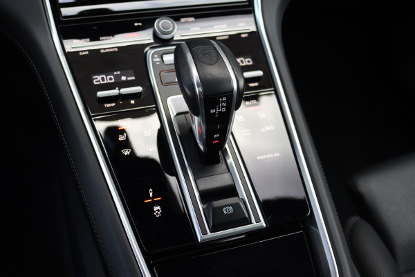 Porsche Panamera Sport Turismo 4.0 Turbo S E-Hybrid | 700pk | Luchtvering | Achterasbesturing | Burmester | Massage | HUD | Stoelventilatie | Panoramadak | Verwarmd Stuurwiel | ACC | Exclusive Design |
