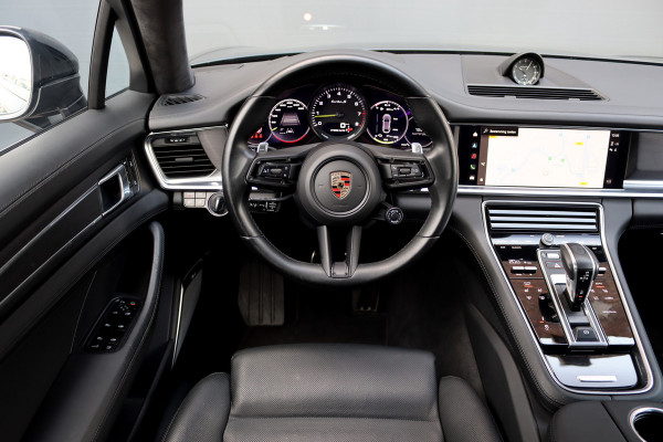 Porsche Panamera Sport Turismo 4.0 Turbo S E-Hybrid | 700pk | Luchtvering | Achterasbesturing | Burmester | Massage | HUD | Stoelventilatie | Panoramadak | Verwarmd Stuurwiel | ACC | Exclusive Design |