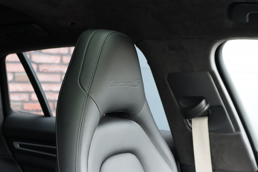 Porsche Panamera Sport Turismo 4.0 Turbo S E-Hybrid | 700pk | Luchtvering | Achterasbesturing | Burmester | Massage | HUD | Stoelventilatie | Panoramadak | Verwarmd Stuurwiel | ACC | Exclusive Design |
