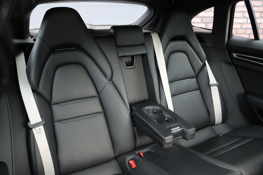 Porsche Panamera Sport Turismo 4.0 Turbo S E-Hybrid | 700pk | Luchtvering | Achterasbesturing | Burmester | Massage | HUD | Stoelventilatie | Panoramadak | Verwarmd Stuurwiel | ACC | Exclusive Design |