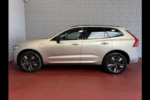 Volvo XC60 2.0 T8 455PK AWD ULTRA DARK NIEUWE AUTO ELEK.TREKHAAK HARMAN KARDON HEADUP 360.CAM STOEL/STUUR VERW LEER SCHUIFDAK