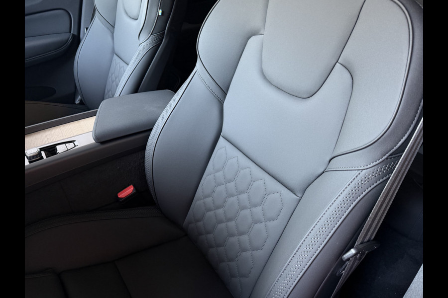 Volvo XC60 2.0 T8 455PK AWD ULTRA DARK NIEUWE AUTO ELEK.TREKHAAK HARMAN KARDON HEADUP 360.CAM STOEL/STUUR VERW LEER SCHUIFDAK
