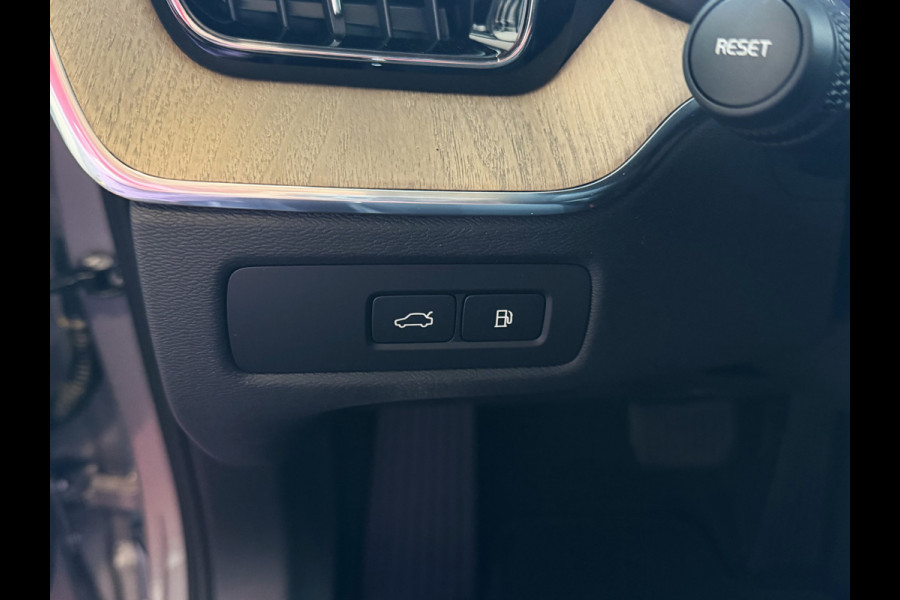 Volvo XC60 2.0 T8 455PK AWD ULTRA DARK NIEUWE AUTO ELEK.TREKHAAK HARMAN KARDON HEADUP 360.CAM STOEL/STUUR VERW LEER SCHUIFDAK