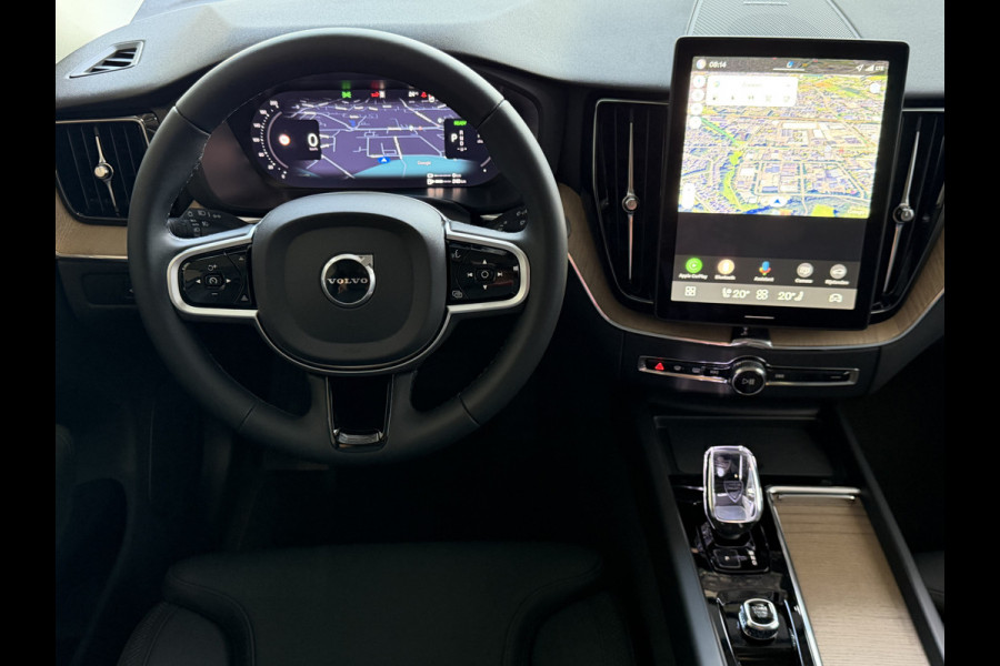 Volvo XC60 2.0 T8 455PK AWD ULTRA DARK NIEUWE AUTO ELEK.TREKHAAK HARMAN KARDON HEADUP 360.CAM STOEL/STUUR VERW LEER SCHUIFDAK
