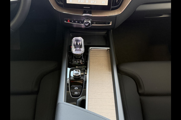 Volvo XC60 2.0 T8 455PK AWD ULTRA DARK NIEUWE AUTO ELEK.TREKHAAK HARMAN KARDON HEADUP 360.CAM STOEL/STUUR VERW LEER SCHUIFDAK