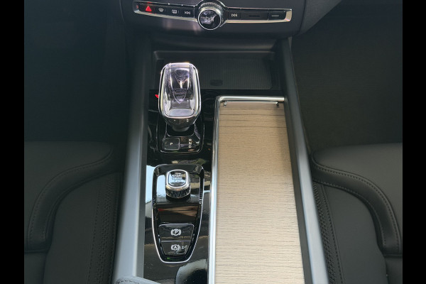 Volvo XC60 2.0 T8 455PK AWD ULTRA DARK NIEUWE AUTO ELEK.TREKHAAK HARMAN KARDON HEADUP 360.CAM STOEL/STUUR VERW LEER SCHUIFDAK