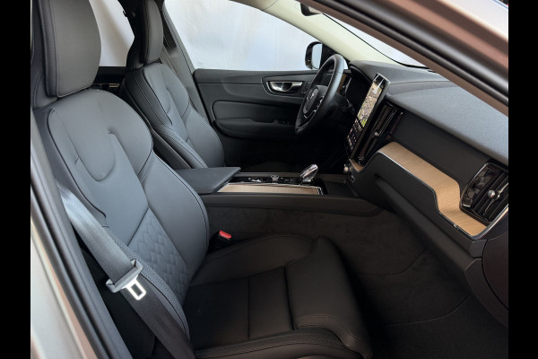Volvo XC60 2.0 T8 455PK AWD ULTRA DARK NIEUWE AUTO ELEK.TREKHAAK HARMAN KARDON HEADUP 360.CAM STOEL/STUUR VERW LEER SCHUIFDAK
