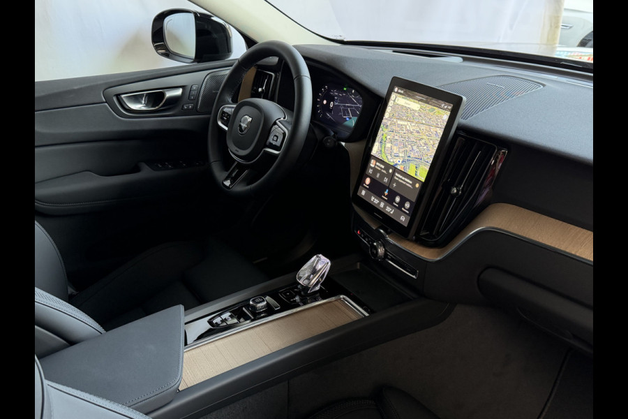 Volvo XC60 2.0 T8 455PK AWD ULTRA DARK NIEUWE AUTO ELEK.TREKHAAK HARMAN KARDON HEADUP 360.CAM STOEL/STUUR VERW LEER SCHUIFDAK