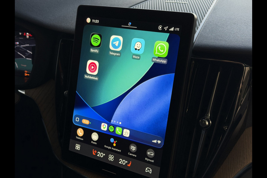Volvo XC60 2.0 T8 455PK AWD ULTRA DARK NIEUWE AUTO ELEK.TREKHAAK HARMAN KARDON HEADUP 360.CAM STOEL/STUUR VERW LEER SCHUIFDAK