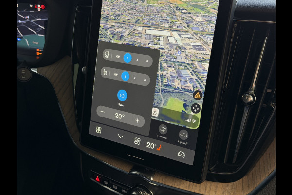 Volvo XC60 2.0 T8 455PK AWD ULTRA DARK NIEUWE AUTO ELEK.TREKHAAK HARMAN KARDON HEADUP 360.CAM STOEL/STUUR VERW LEER SCHUIFDAK