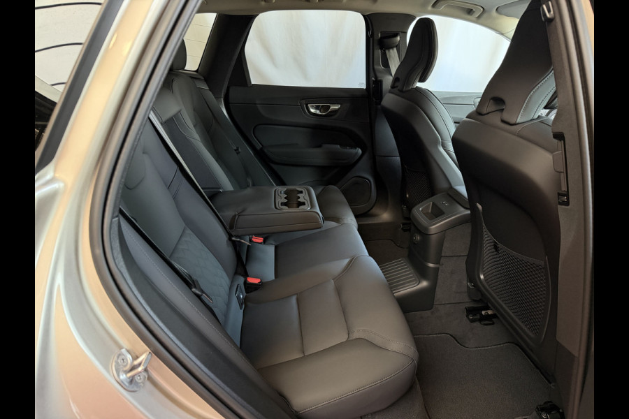 Volvo XC60 2.0 T8 455PK AWD ULTRA DARK NIEUWE AUTO ELEK.TREKHAAK HARMAN KARDON HEADUP 360.CAM STOEL/STUUR VERW LEER SCHUIFDAK