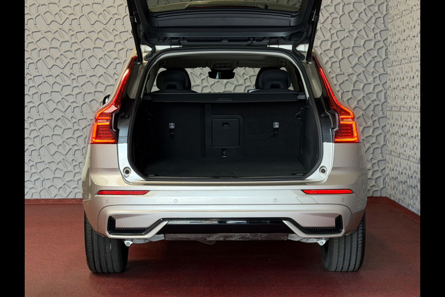 Volvo XC60 2.0 T8 455PK AWD ULTRA DARK NIEUWE AUTO ELEK.TREKHAAK HARMAN KARDON HEADUP 360.CAM STOEL/STUUR VERW LEER SCHUIFDAK