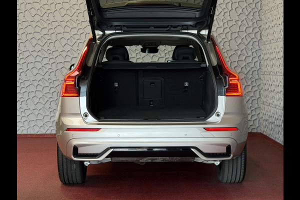 Volvo XC60 2.0 T8 455PK AWD ULTRA DARK NIEUWE AUTO ELEK.TREKHAAK HARMAN KARDON HEADUP 360.CAM STOEL/STUUR VERW LEER SCHUIFDAK