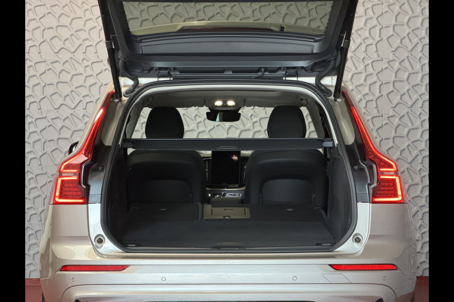 Volvo XC60 2.0 T8 455PK AWD ULTRA DARK NIEUWE AUTO ELEK.TREKHAAK HARMAN KARDON HEADUP 360.CAM STOEL/STUUR VERW LEER SCHUIFDAK