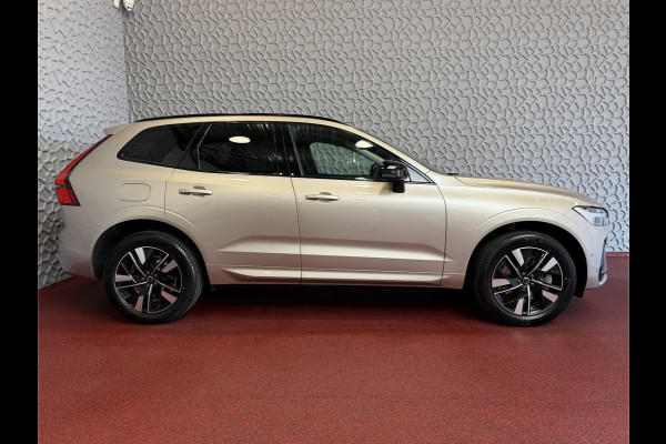 Volvo XC60 2.0 T8 455PK AWD ULTRA DARK NIEUWE AUTO ELEK.TREKHAAK HARMAN KARDON HEADUP 360.CAM STOEL/STUUR VERW LEER SCHUIFDAK