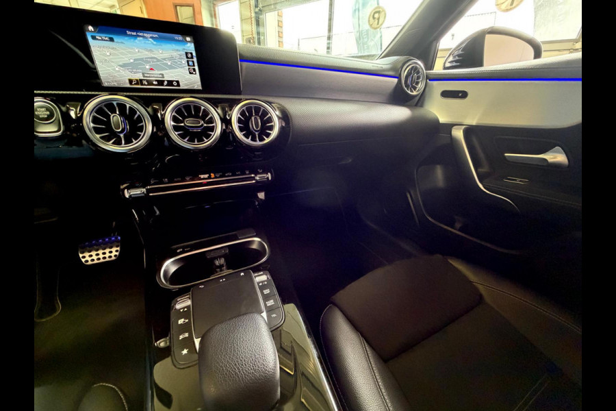 Mercedes-Benz A-Klasse 250 e AMG Night Edition Automaat, Navi, Carplay, Sfeer Verlichting, Trekhaak