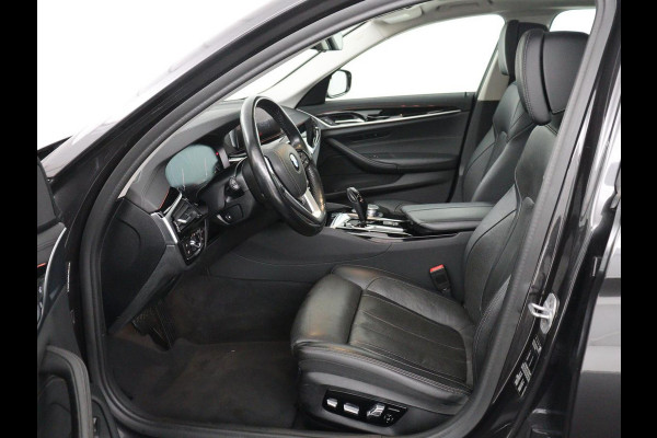 BMW 5 Serie Touring 520i High Executive | Panoramadak | Trekhaak | Head-Up | Stoelventilatie | Stoel & Stuurverwarming | Adaptive cruise | Navigatie | DAB+ | Carplay | Sfeerverlichting | Park assist | Climate control