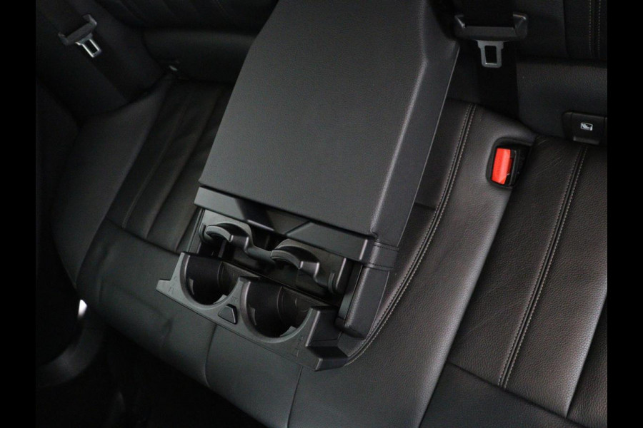 BMW 5 Serie Touring 520i High Executive | Panoramadak | Trekhaak | Head-Up | Stoelventilatie | Stoel & Stuurverwarming | Adaptive cruise | Navigatie | DAB+ | Carplay | Sfeerverlichting | Park assist | Climate control
