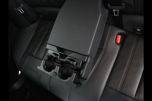 BMW 5 Serie Touring 520i High Executive | Panoramadak | Trekhaak | Head-Up | Stoelventilatie | Stoel & Stuurverwarming | Adaptive cruise | Navigatie | DAB+ | Carplay | Sfeerverlichting | Park assist | Climate control