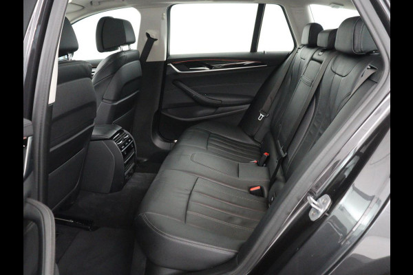 BMW 5 Serie Touring 520i High Executive | Panoramadak | Trekhaak | Head-Up | Stoelventilatie | Stoel & Stuurverwarming | Adaptive cruise | Navigatie | DAB+ | Carplay | Sfeerverlichting | Park assist | Climate control