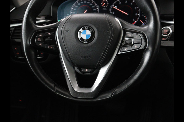 BMW 5 Serie Touring 520i High Executive | Panoramadak | Trekhaak | Head-Up | Stoelventilatie | Stoel & Stuurverwarming | Adaptive cruise | Navigatie | DAB+ | Carplay | Sfeerverlichting | Park assist | Climate control