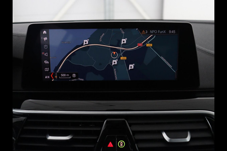 BMW 5 Serie Touring 520i High Executive | Panoramadak | Trekhaak | Head-Up | Stoelventilatie | Stoel & Stuurverwarming | Adaptive cruise | Navigatie | DAB+ | Carplay | Sfeerverlichting | Park assist | Climate control