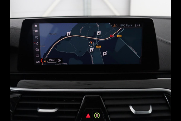 BMW 5 Serie Touring 520i High Executive | Panoramadak | Trekhaak | Head-Up | Stoelventilatie | Stoel & Stuurverwarming | Adaptive cruise | Navigatie | DAB+ | Carplay | Sfeerverlichting | Park assist | Climate control