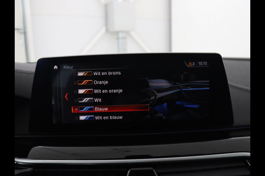 BMW 5 Serie Touring 520i High Executive | Panoramadak | Trekhaak | Head-Up | Stoelventilatie | Stoel & Stuurverwarming | Adaptive cruise | Navigatie | DAB+ | Carplay | Sfeerverlichting | Park assist | Climate control
