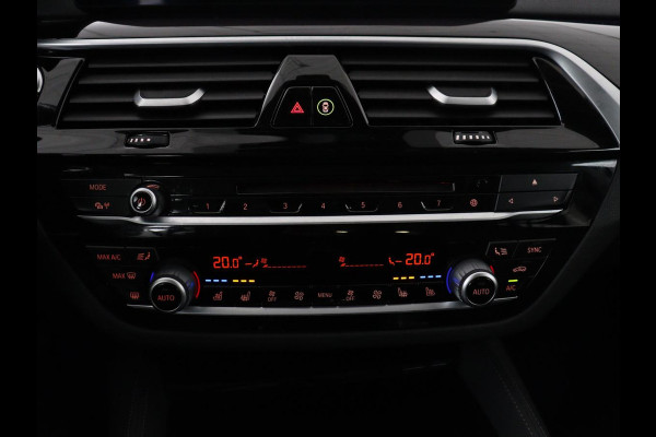 BMW 5 Serie Touring 520i High Executive | Panoramadak | Trekhaak | Head-Up | Stoelventilatie | Stoel & Stuurverwarming | Adaptive cruise | Navigatie | DAB+ | Carplay | Sfeerverlichting | Park assist | Climate control