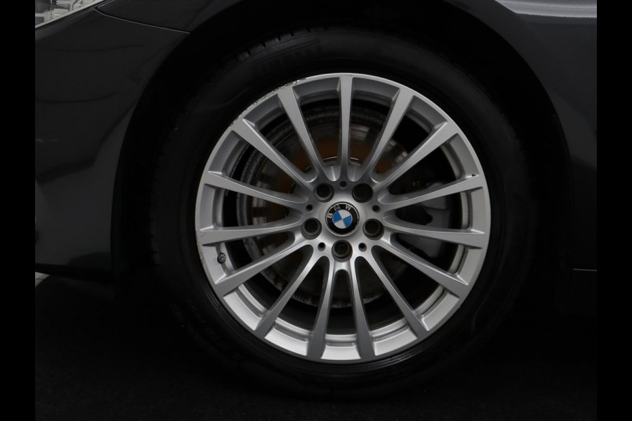 BMW 5 Serie Touring 520i High Executive | Panoramadak | Trekhaak | Head-Up | Stoelventilatie | Stoel & Stuurverwarming | Adaptive cruise | Navigatie | DAB+ | Carplay | Sfeerverlichting | Park assist | Climate control