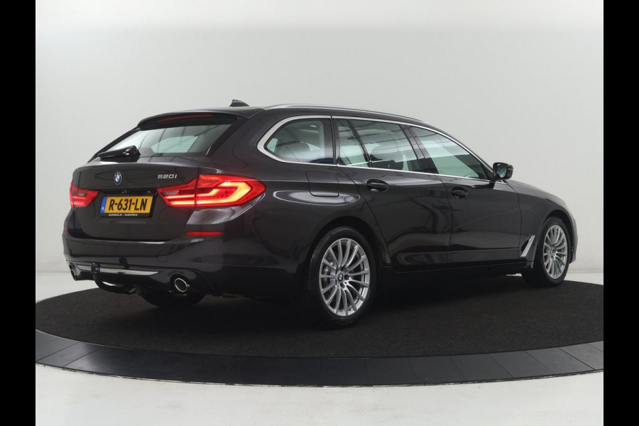 BMW 5 Serie Touring 520i High Executive | Panoramadak | Trekhaak | Head-Up | Stoelventilatie | Stoel & Stuurverwarming | Adaptive cruise | Navigatie | DAB+ | Carplay | Sfeerverlichting | Park assist | Climate control