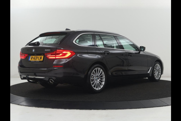 BMW 5 Serie Touring 520i High Executive | Panoramadak | Trekhaak | Head-Up | Stoelventilatie | Stoel & Stuurverwarming | Adaptive cruise | Navigatie | DAB+ | Carplay | Sfeerverlichting | Park assist | Climate control
