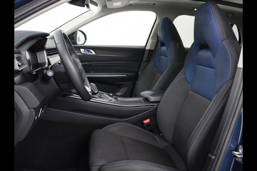 Lynk & Co 01 1.5 | SOH 88,3% | Panoramadak | Trekhaak | 360 Camera | Adaptive cruise | Climate control | Carplay | DAB+ | Bluetooth | Stoelverwarming | Sfeerverlichting | Park assist | Lane assist | Infinity audio | Rijstrookwissel waarschuwing