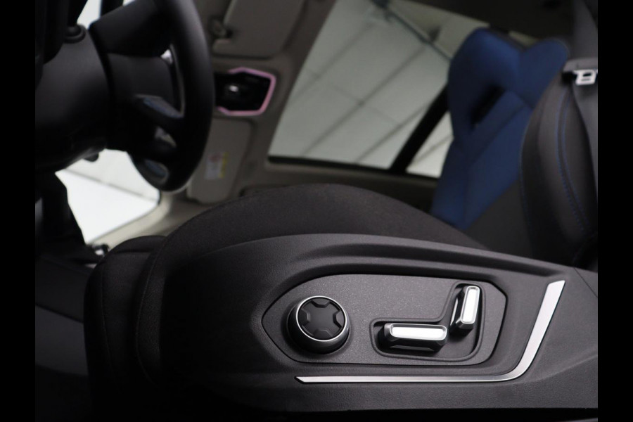 Lynk & Co 01 1.5 | SOH 88,3% | Panoramadak | Trekhaak | 360 Camera | Adaptive cruise | Climate control | Carplay | DAB+ | Bluetooth | Stoelverwarming | Sfeerverlichting | Park assist | Lane assist | Infinity audio | Rijstrookwissel waarschuwing