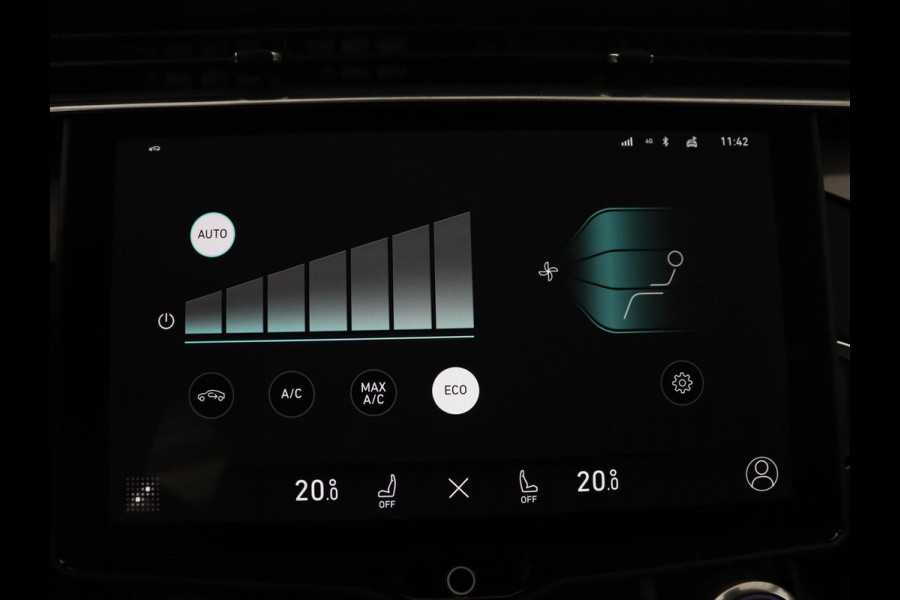 Lynk & Co 01 1.5 | SOH 88,3% | Panoramadak | Trekhaak | 360 Camera | Adaptive cruise | Climate control | Carplay | DAB+ | Bluetooth | Stoelverwarming | Sfeerverlichting | Park assist | Lane assist | Infinity audio | Rijstrookwissel waarschuwing