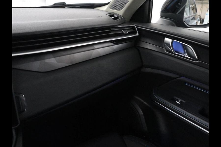 Lynk & Co 01 1.5 | SOH 88,3% | Panoramadak | Trekhaak | 360 Camera | Adaptive cruise | Climate control | Carplay | DAB+ | Bluetooth | Stoelverwarming | Sfeerverlichting | Park assist | Lane assist | Infinity audio | Rijstrookwissel waarschuwing