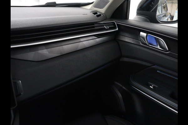Lynk & Co 01 1.5 | SOH 88,3% | Panoramadak | Trekhaak | 360 Camera | Adaptive cruise | Climate control | Carplay | DAB+ | Bluetooth | Stoelverwarming | Sfeerverlichting | Park assist | Lane assist | Infinity audio | Rijstrookwissel waarschuwing