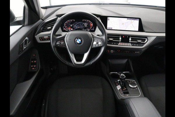 BMW 1-serie 116i Business Edition | Trekhaak | Cruise control | DAB+ | Bluetooth | Carplay | Climate control | Parkeerhulp | Virtual cockpit