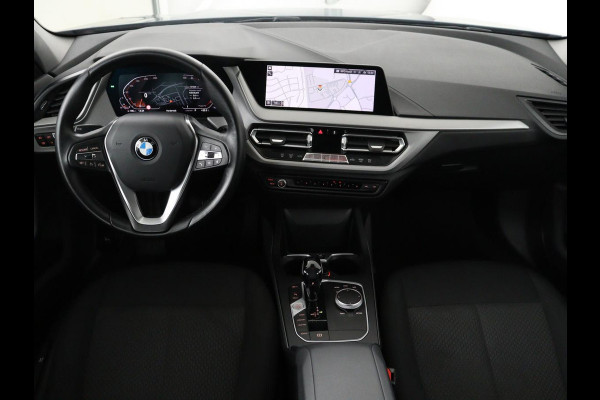 BMW 1-serie 116i Business Edition | Trekhaak | Cruise control | DAB+ | Bluetooth | Carplay | Climate control | Parkeerhulp | Virtual cockpit