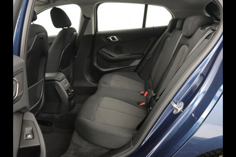 BMW 1-serie 116i Business Edition | Trekhaak | Cruise control | DAB+ | Bluetooth | Carplay | Climate control | Parkeerhulp | Virtual cockpit